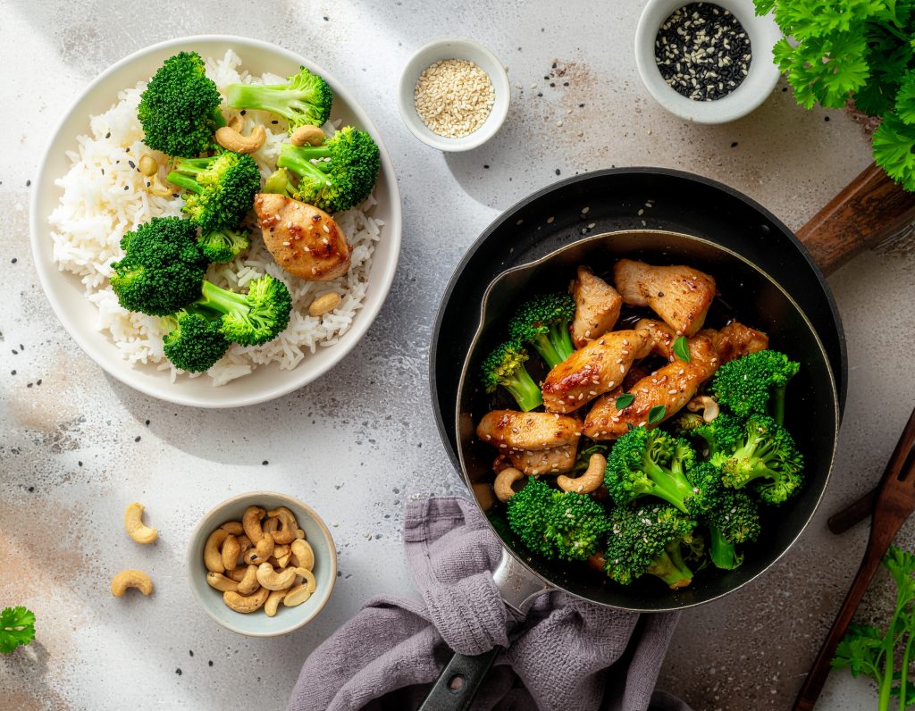 Hähnchen-Brokkoli-Pfanne mit Cashews