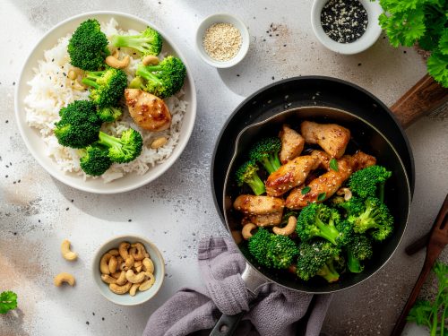 Hähnchen-Brokkoli-Pfanne mit Cashews