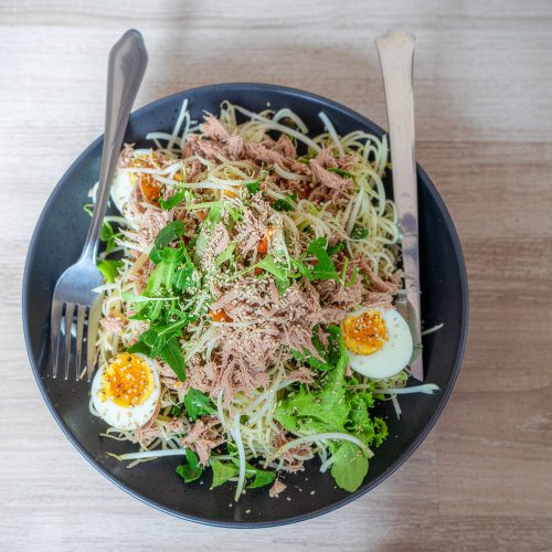 Thunfisch-Nudel-Salat mit Ei