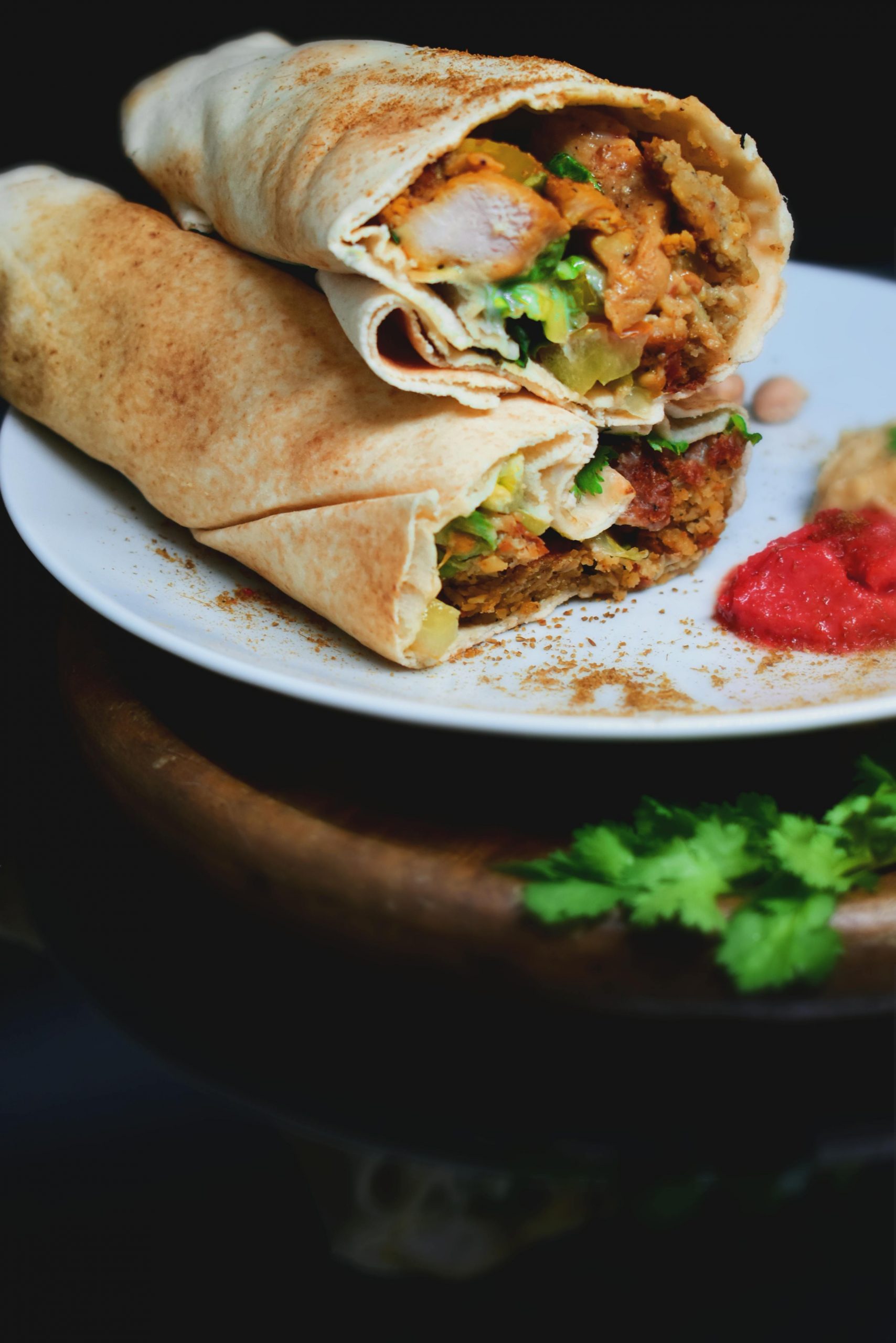 Putenwrap mit Gemüse & Hummus